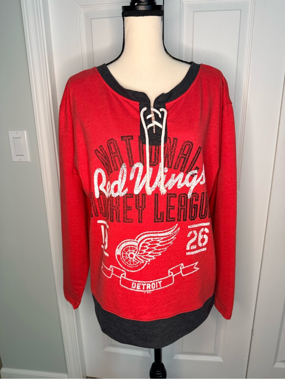 NHL Detroit Red Wings Women's Lace Up Neck Long Sleeve Pullover Sweatshirt L